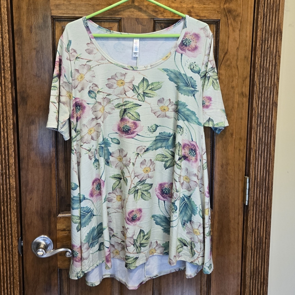 Lularoe Pink Floral Perfect T EUC Medium